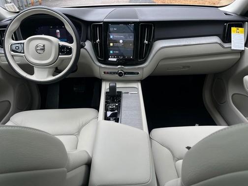 2025 Volvo XC60 B5 Plus
