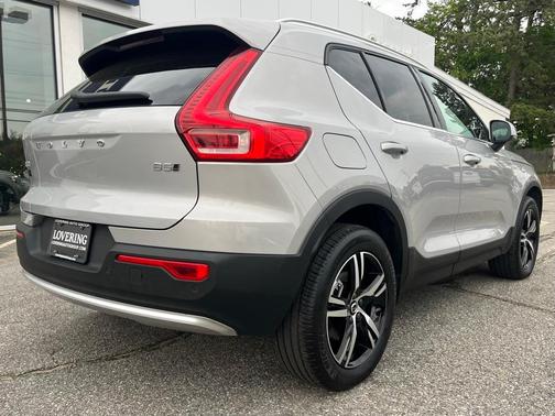 2025 Volvo XC40 B5 Core Bright Theme