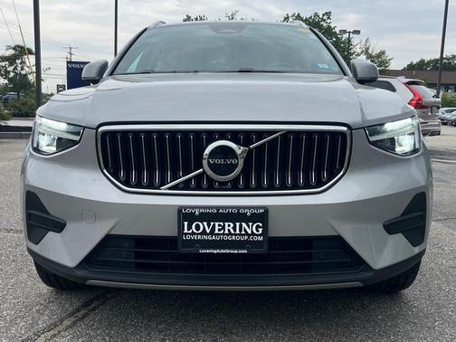 2025 Volvo XC40 B5 Core Bright Theme