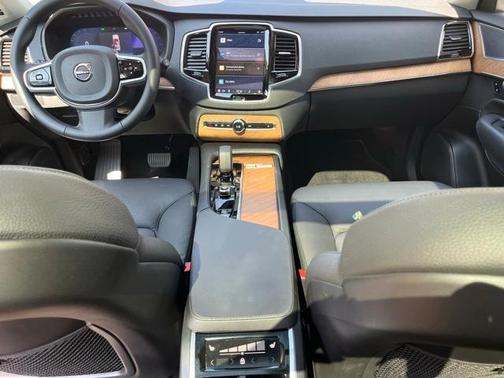2024 Volvo XC90 B5 Plus Bright Theme