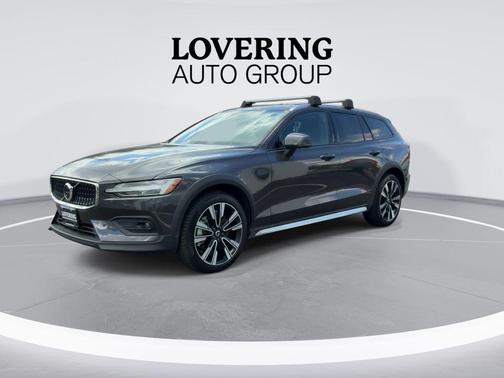 Platinum 2025 Volvo V60 Cross Country B5 Ultra
