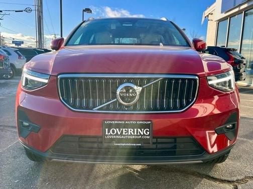 2025 Volvo XC40 B5 Ultra Bright Theme