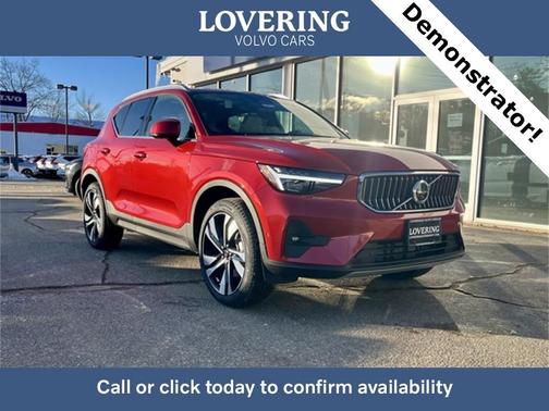 2025 Volvo XC40 B5 Ultra Bright Theme