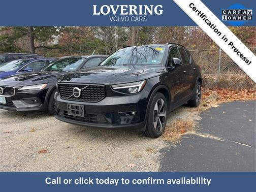 2023 Volvo XC40 B5 Plus Dark Theme