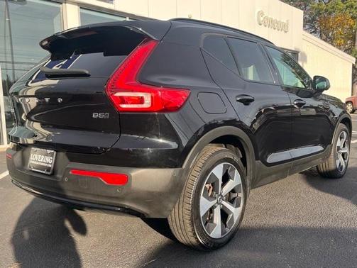 2023 Volvo XC40 B5 Plus Dark Theme