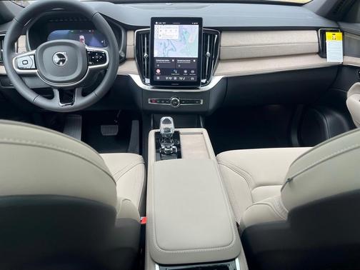 2025 Volvo XC90 B6 Plus 7-Seater