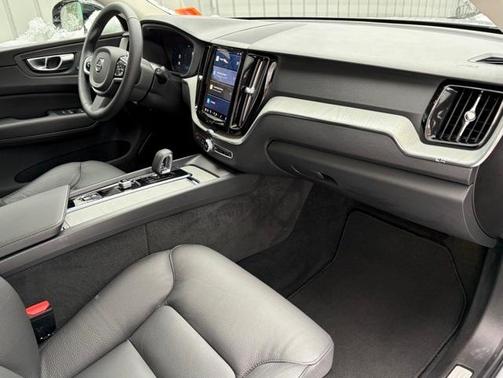 2025 Volvo XC90 B6 Plus 7-Seater