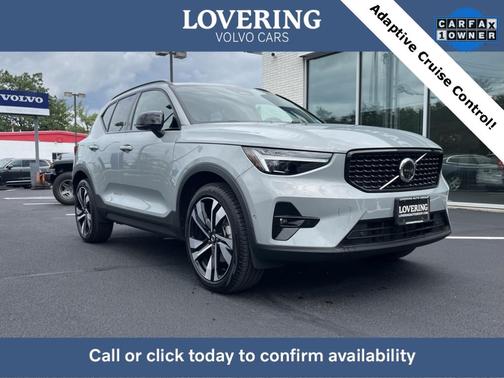 2024 Volvo XC40 B5 Ultimate Dark Theme