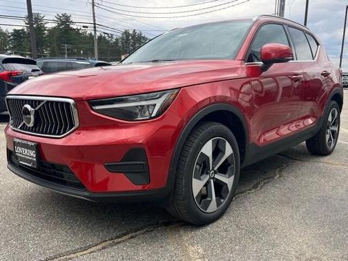 2025 Volvo XC40 B5 Core Bright Theme