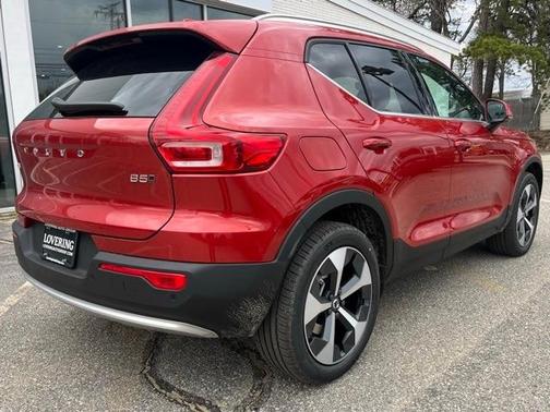 2025 Volvo XC40 B5 Core Bright Theme