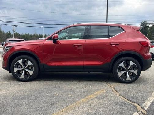 2025 Volvo XC40 B5 Core Bright Theme