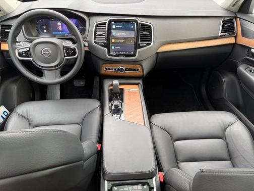 2025 Volvo XC90 B6 Plus 7-Seater