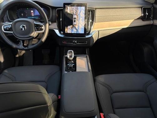 2025 Volvo XC90 B6 Plus 7-Seater