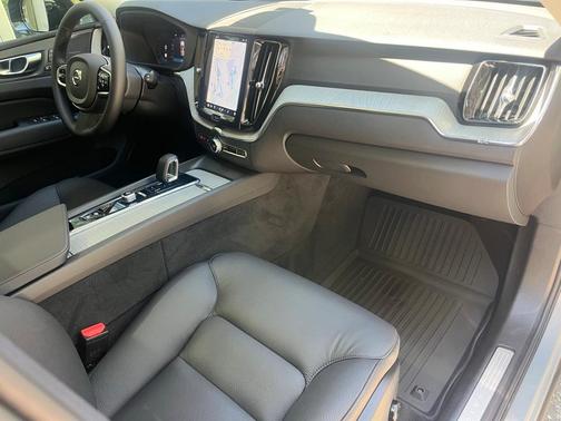 2025 Volvo XC60 Plug-In Hybrid T8 Plus