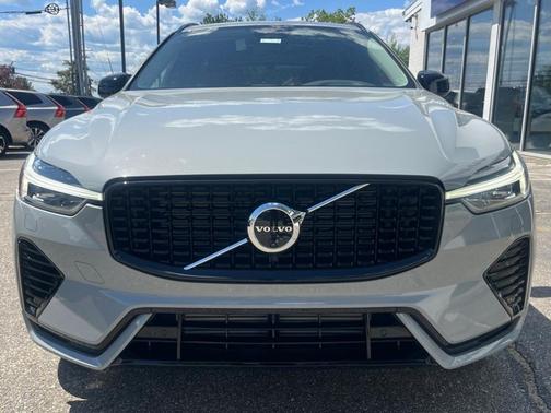 2025 Volvo XC60 Plug-In Hybrid T8 Plus