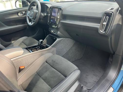 2023 Volvo C40 Recharge Pure Electric Twin Plus