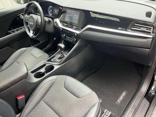 2022 Kia Niro LXS