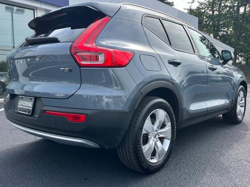 2022 Volvo XC40 T5 Momentum