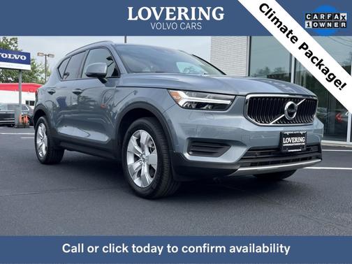 2022 Volvo XC40 T5 Momentum