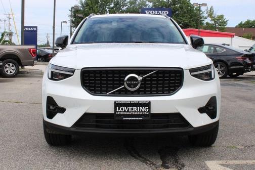 2025 Volvo XC40 B5 Plus Dark Theme