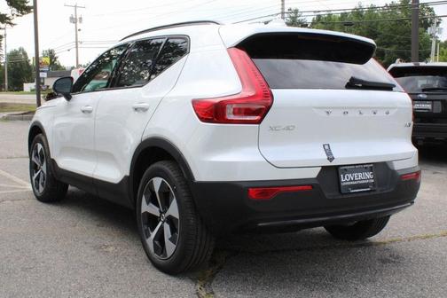 2025 Volvo XC40 B5 Plus Dark Theme