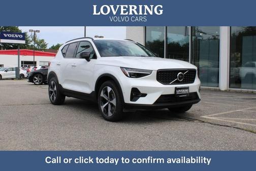 2025 Volvo XC40 B5 Plus Dark Theme