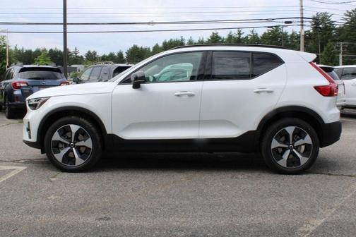 2025 Volvo XC40 B5 Plus Dark Theme