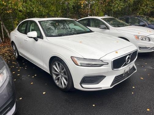 2020 Volvo S60 T6 Momentum