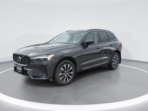 Platinum Gray Metallic 2023 Volvo XC60 B5 Plus Dark Theme
