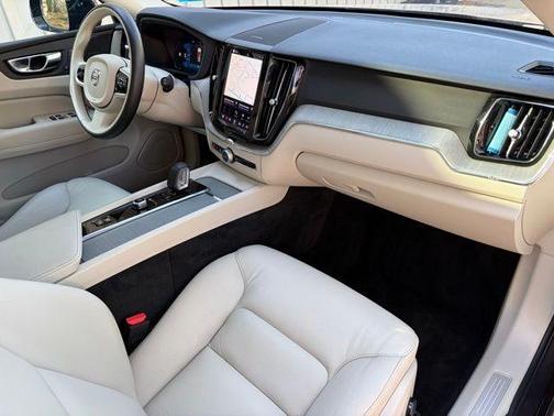 Platinum Gray Metallic 2023 Volvo XC60 B5 Plus Dark Theme