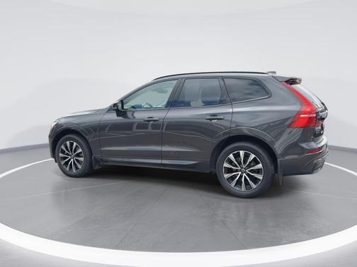 Platinum Gray Metallic 2023 Volvo XC60 B5 Plus Dark Theme