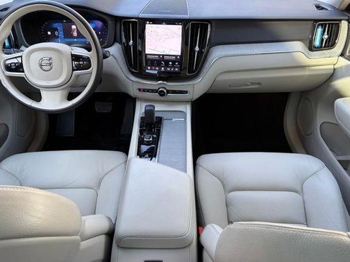 Platinum Gray Metallic 2023 Volvo XC60 B5 Plus Dark Theme