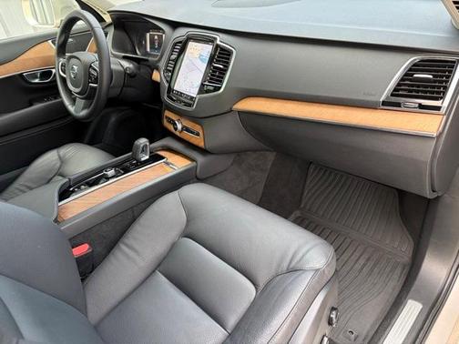 2024 Volvo XC90 B6 Plus Bright Theme 6-Seater