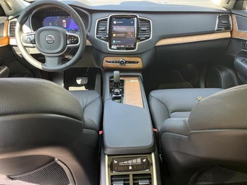 2024 Volvo XC90 B5 Plus Bright Theme