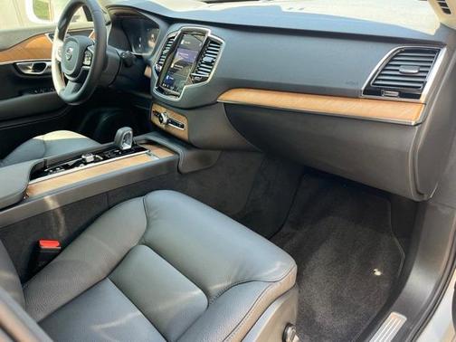 2024 Volvo XC90 B5 Plus Bright Theme