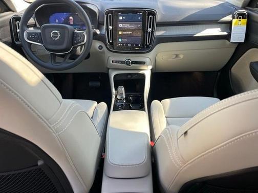 2025 Volvo XC40 B5 Plus Dark Theme