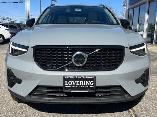2025 Volvo XC40 B5 Plus Dark Theme