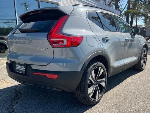 2025 Volvo XC40 B5 Plus Dark Theme