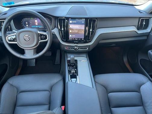 2025 Volvo XC60 B5 Plus
