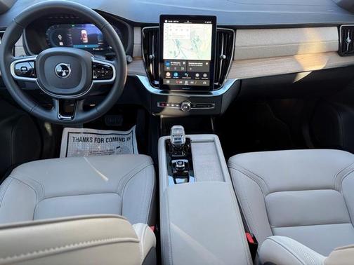 2025 Volvo XC90 B5 Plus