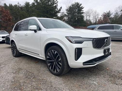 2025 Volvo XC90 B5 Plus