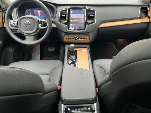 2024 Volvo XC90 B5 Plus Bright Theme