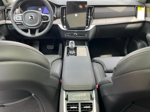 2025 Volvo XC90 B6 Ultra