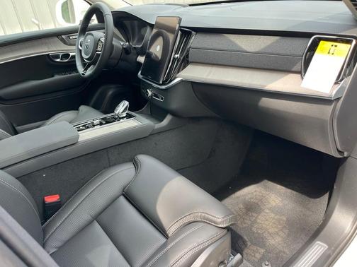 2025 Volvo XC90 B6 Ultra