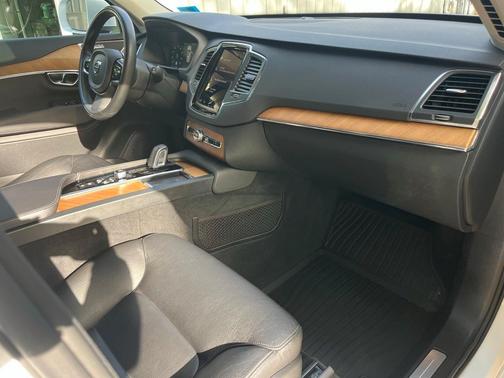 2021 Volvo XC90 Recharge Plug-In Hybrid T8 Inscription Expression 6 Passenger