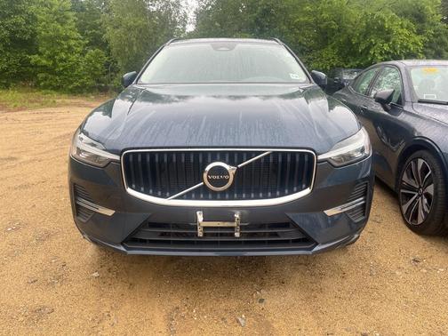 2022 Volvo XC60 B5 Momentum