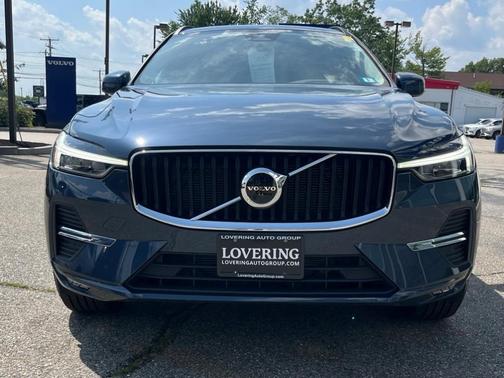 2022 Volvo XC60 B5 Momentum