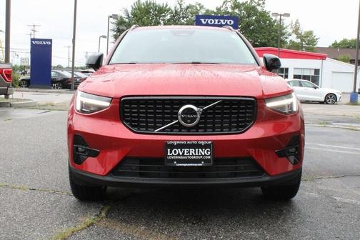 2025 Volvo XC40 B5 Plus Dark Theme