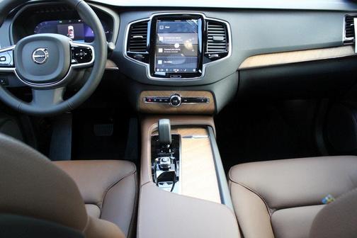 2025 Volvo XC90 Plug-In Hybrid T8 Plus 7-Seater