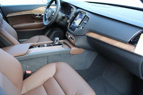 2025 Volvo XC90 Plug-In Hybrid T8 Plus 7-Seater